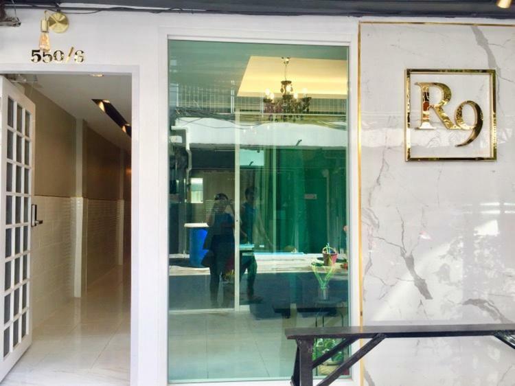 R9 Bangkok Hotell Exteriör bild